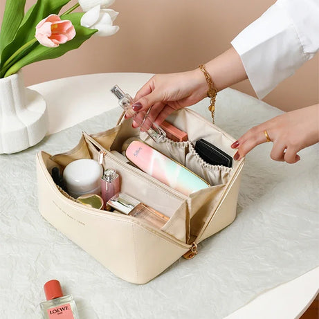 Large Capacity Cosmetic Bag Cosmetic Storage Bag PU Leather Portable Travel Toiletry Bag Women Cosmetic Bag Toiletries Organizer